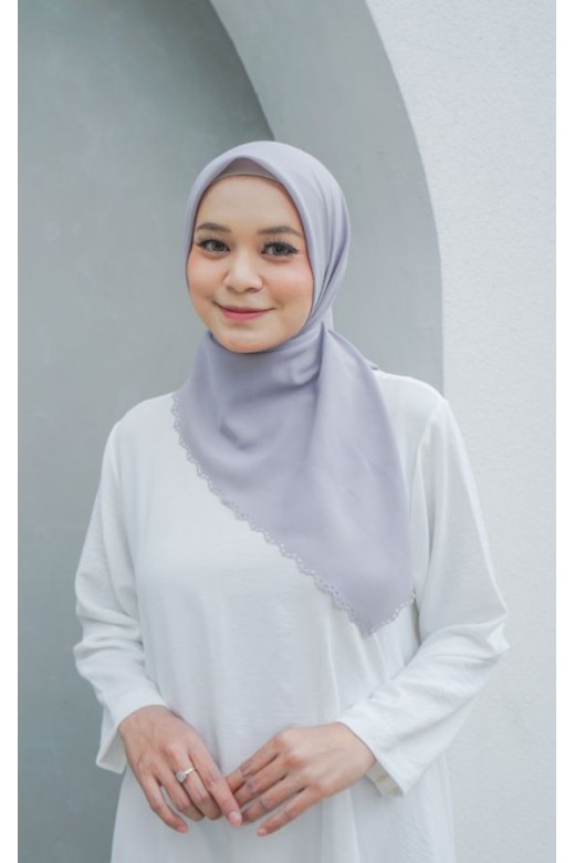 Hijab Segi 4 Lasercut Curly Grey